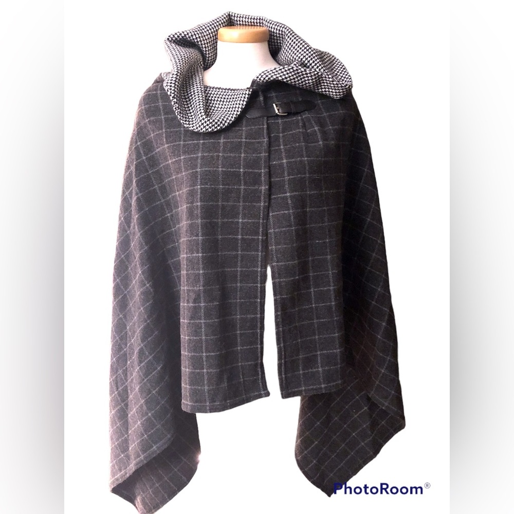 *REITMAN* hooded poncho/cape